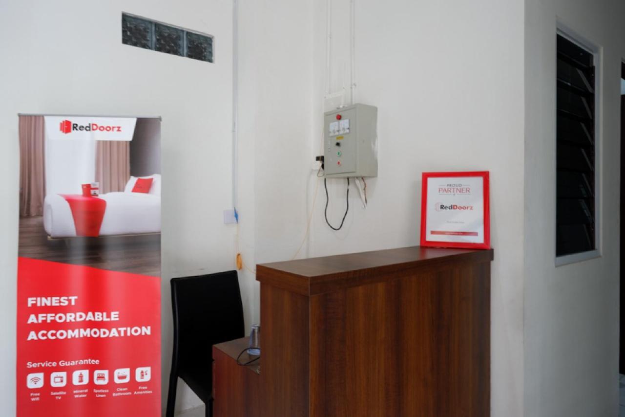 Reddoorz Hostel Near Kota Lama سيمارانغ المظهر الخارجي الصورة