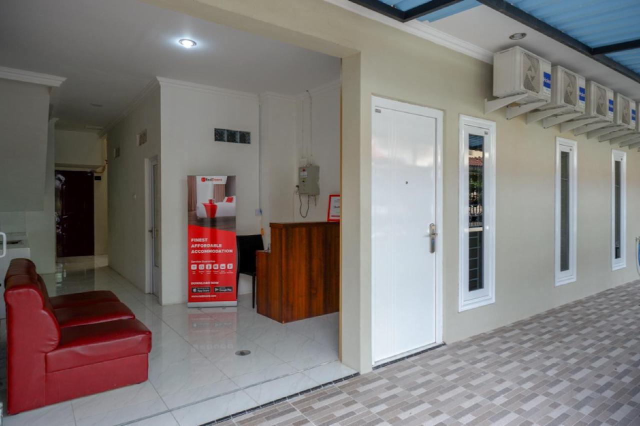 Reddoorz Hostel Near Kota Lama سيمارانغ المظهر الخارجي الصورة
