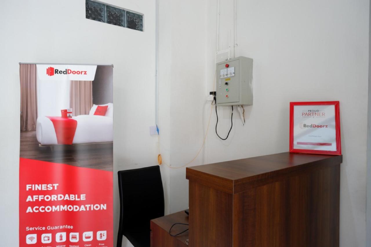 Reddoorz Hostel Near Kota Lama سيمارانغ المظهر الخارجي الصورة