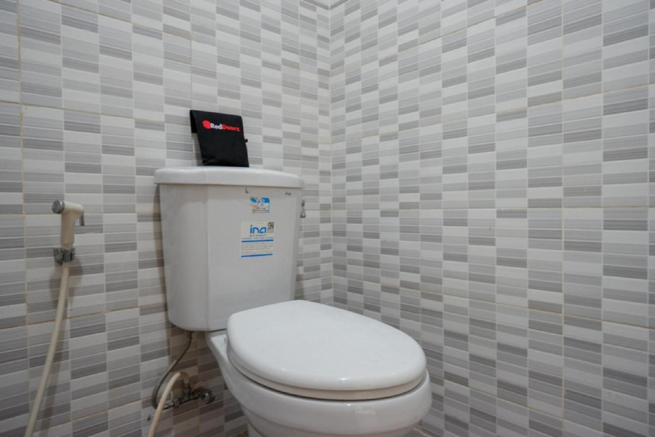 Reddoorz Hostel Near Kota Lama سيمارانغ المظهر الخارجي الصورة