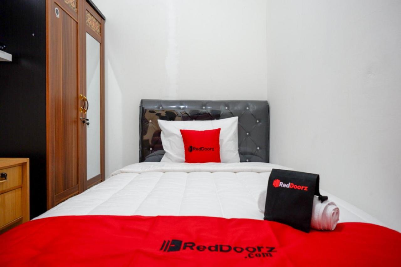Reddoorz Hostel Near Kota Lama سيمارانغ المظهر الخارجي الصورة