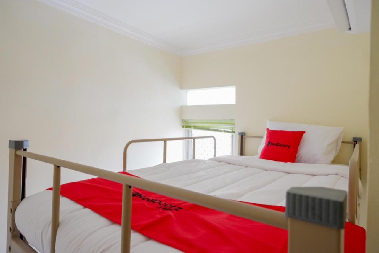 Reddoorz Hostel Near Kota Lama سيمارانغ المظهر الخارجي الصورة